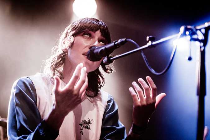 Bekijk Vrije Geluiden's LGW19 specials met o.a. Cate Le Bon, Aldous Harding en Efterklang